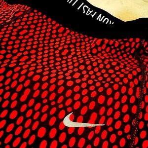 Red and black Nike leggings! Size L 🍒